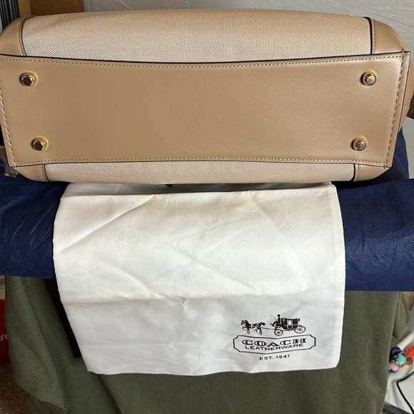 NWT Coach’s Badge Jacquard Dalton 31 Shoulder Bag Chalk Taupe - Picture 9 of 13